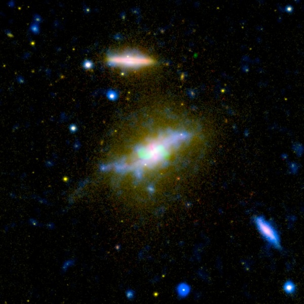 Фотографії космосу. Завершення процесу формування зірок в галактиці NGC 3801.