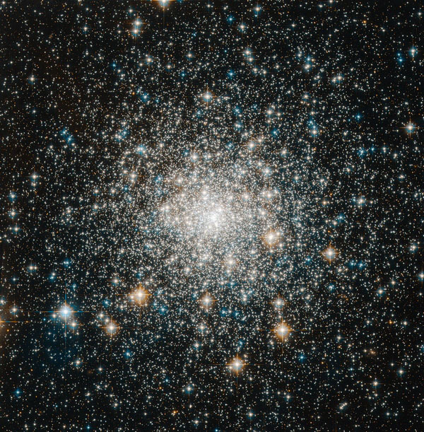 Фотографії космосу. Кульове скупчення Messier 70. Фото: ESA/Hubble & NASA Фотографії космосу. Кульове скупчення Messier 70.
