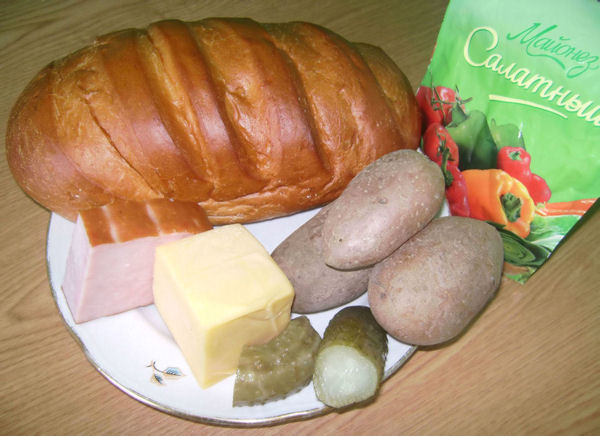 Інгредієнти для гарячих бутербродів з шинкою і сиром. Фото: Карина Сафедінова/EpochTimes.com.ua