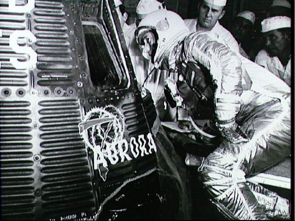 Фотографії космосу. З архіву НАСА — політ корабля «Аврора-7». Фото: nasa.gov Фотографії космосу. З архіву НАСА — політ корабля «Аврора-7».