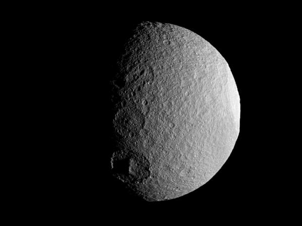 Фотографіі космосу. Кратери Тефіі. Фото: NASA/JPL-Caltech/Space Science Institute Фотографіі космосу. Кратери Тефіі. Фото: NASA/JPL-Caltech/Space Science Institute