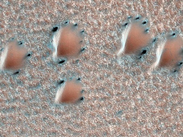 Фотографії космосу. Весна в північній півкулі Марса. Фото: NASA/JPL-Caltech/UA Фотографії космосу. Весна в північній півкулі Марса. Фото: NASA/JPL-Caltech/UA