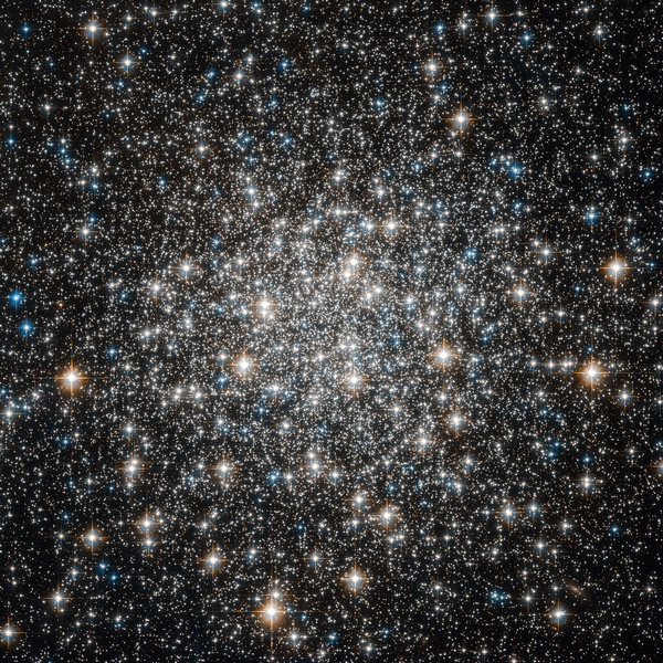 Фотографії космосу. Шарове скучення М10. Фото: ESA/NASA Фотографії космосу. Шарове скучення М10. Фото: ESA/NASA