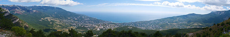 достопримечательности ялты. Фото: Mevo/wikimedia.org Панорама Ялты. Фото: Mevo/wikimedia.org