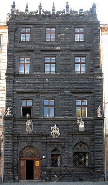 Памятники Львова: Чёрная каменица. Фото: Russianname/ru.wikipedia