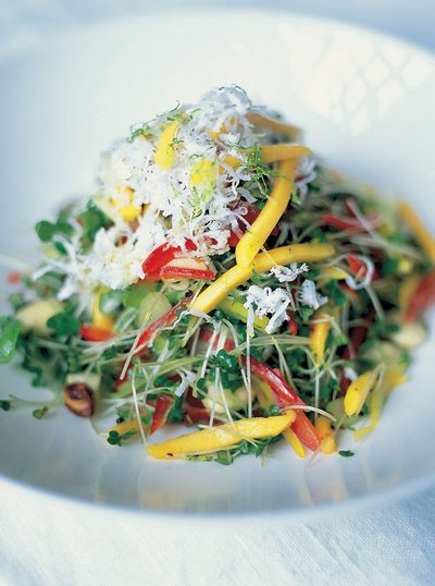 Рецепты салатов на новый год: салат &laquo;Смак&raquo;. Фото: Jamie's Dinners/jamieoliver.com