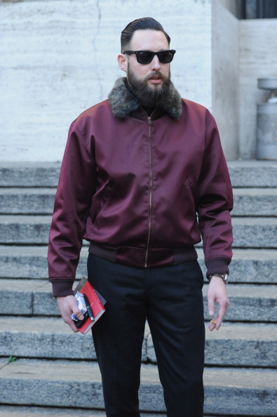 вулична мода, показ мод, street style, Мілан Найяскравіші гості на Тижні моди в Мілані. Фото: Pier Marco Tacca/Getty Images
