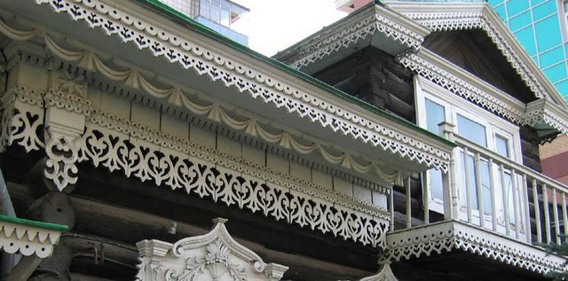 Фасадний декор: різьблення із дерева. Фото: les.novosibdom.ru Фасадний декор: різьблення із дерева. Фото: les.novosibdom.ru