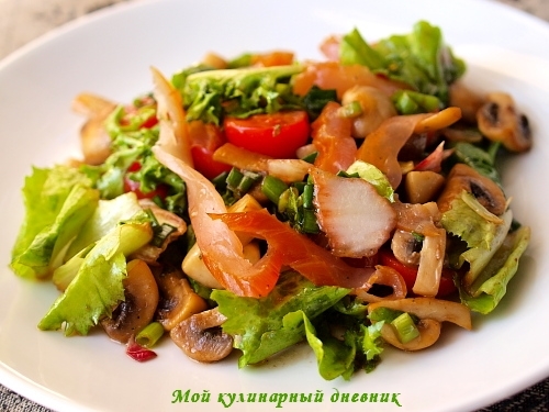 самые вкусные салаты, салаты с курицей Самый изысканный и вкусный салат из копчёной курицы. Фото: loveandcoock.blox.ua