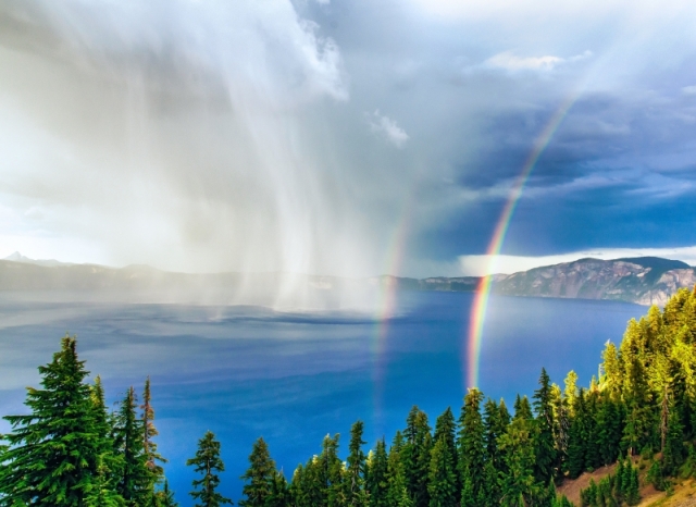 Ливень и двойная радуга на озере Крейтер, штат Орегон. Фото: Duke Miller/outdoorphotographer.com Ливень и двойная радуга на озере Крейтер, штат Орегон. Фото: Duke Miller/outdoorphotographer.com