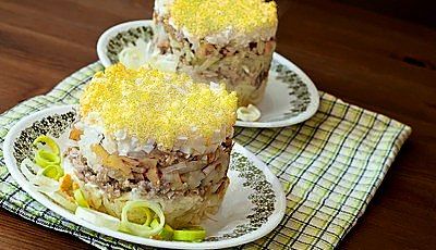 самые вкусные салаты, салаты на 23 февраля, салаты день защитника отечества Салат на День защитника отечества «Мужской каприз». Фото: edablog.ru
