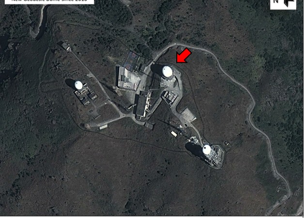 На спутниковом снимке компании DigitalGlobe показан шпионский объект, расположенный на гонконгской горе Тай Мо. Станция, которая находится в ведении Народно-освободительной армии Китая, по непроверенным данным, используется для слежки за гражданами Гонконга На супутниковому знімку компанії DigitalGlobe видно шпигунський об'єкт, який розташований на гонконзькій горі Тай Мо. Станція, що перебуває у віданні Народно-визвольної армії Китаю, за неперевіреними даними, веде стеження за громадянами Гонконгу. Фото: DigitalGlobe