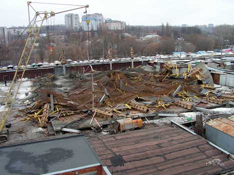 У Сумах звалився недобудований торговий центр, збиток на мільйони