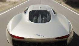 Jaguar C-X75, автомобиль с двумя газотурбинными двигателями, ускоряется как реактивный самолет.