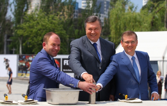 У Дніпропетровську Янукович заклав капсулу в майбутню арену «Євробаскета-2015»
