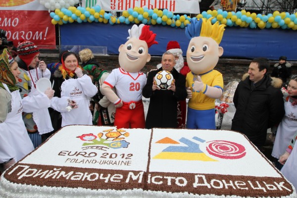 В Донецке к Евро-2012 испекли самый большой торт