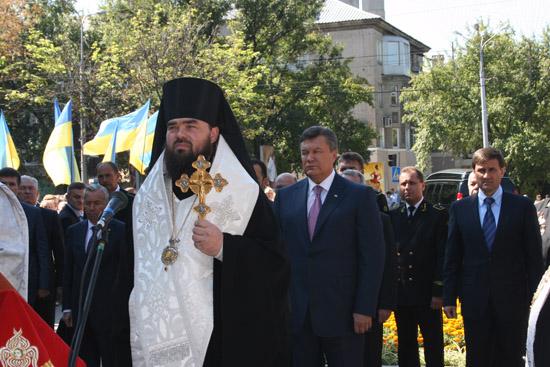 К приезду Президента в Донецк центр очистили и выставили оркестр