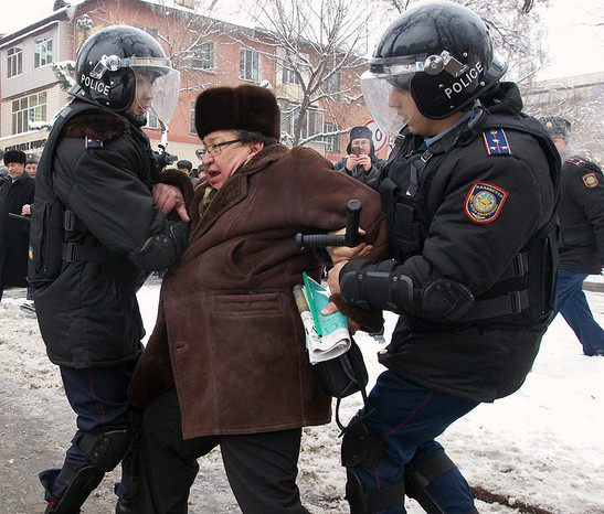 Протесты в Казахстане против действий властей продолжаются