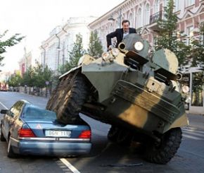 Мер Вільнюсу оригінально бореться з неправильною парковкою авто