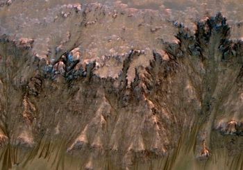 Ученые обнаружили на Марсе следы воды