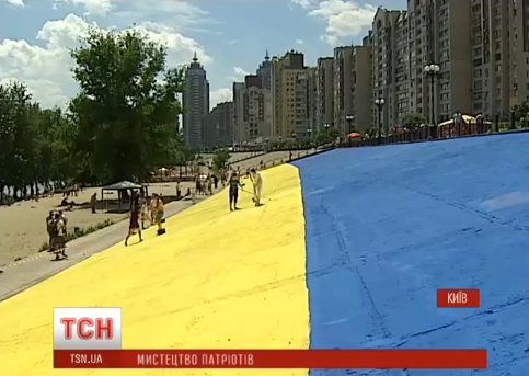 100-метровий український прапор прикрасив набережну Оболоні