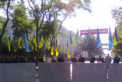 Біля стін Верховної Ради відбувся багатотисячний мітинг «за» і «проти» пенсійної реформи