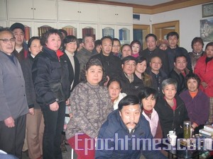 Шанхайские жители выступают в защиту адвоката-правозащитника, которого репрессируют власти