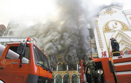От сильного пожара в одной из провинций выгорело 5-ти этажное здание