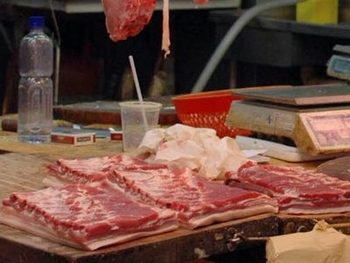 Светящееся мясо появилось в Китае