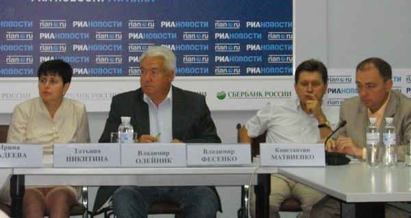 Володимир Олійник: Черновецький не позбудеться громадянства України