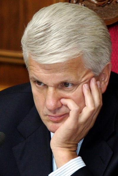 Литвин підписав закон «про двомовність»