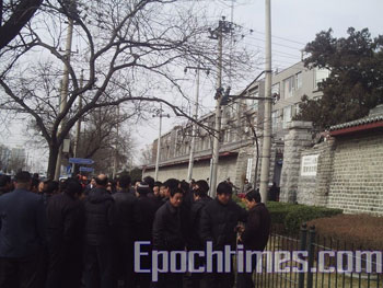 Самоубийство возле дверей правительственного здания в Пекине