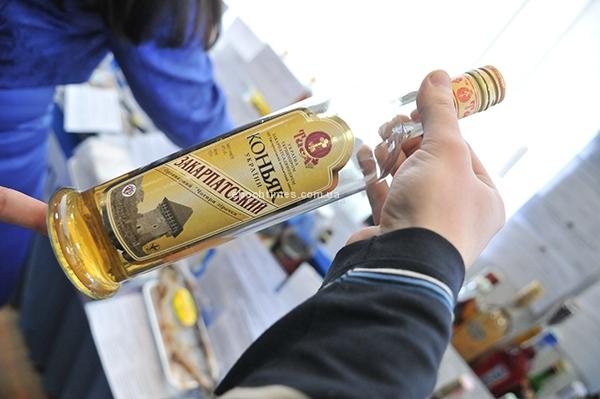 В Киеве выявили подпольный склад элитного алкоголя