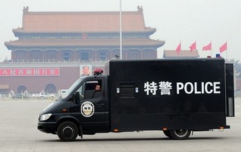 Накануне годовщины восстания студентов в Пекине усилена вооруженная охрана