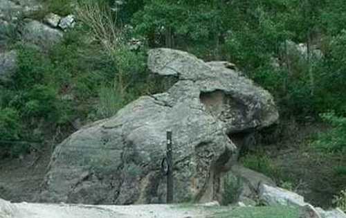 Огромный каменный заяц из Синьцзяна (фото)