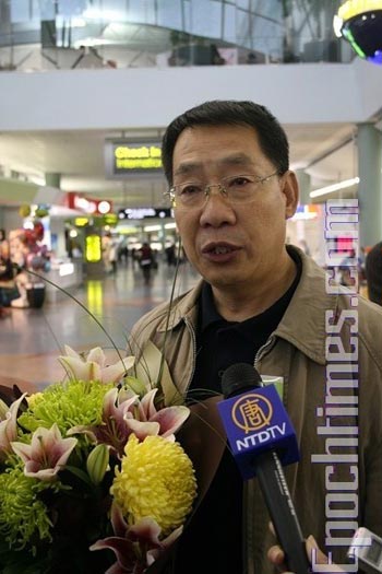 Бывший чиновник отдела пропаганды, подвергшийся репрессиям, благополучно выехал из Китая
