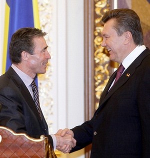 НАТО гарантирует безопасность во время Евро-2012 в Украине