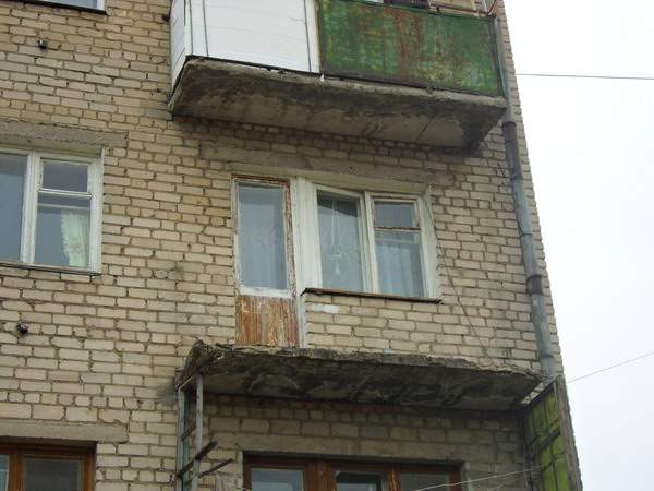 У Донецьку обвалився балкон з людьми