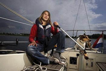 Лора Деккер – 14-летняя яхтсменка – отправилась в одиночную кругосветку