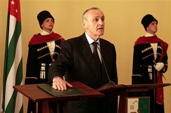 На президента Абхазии совершено шестое покушение