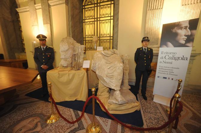 Гігантську статую Калігули знайшла італійська поліція