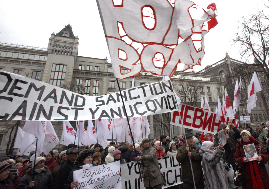 У Администрации Президента Украины 500 митингующих потребовали прекратить пытки над Тимошенко