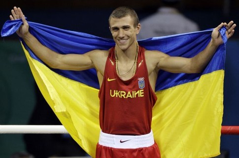 На чемпіонаті світу з боксу троє українців вийшли в півфінал