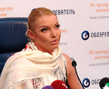 На Анастасию Волочкову оказывают давление