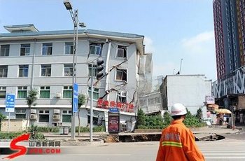 Провалы в Центральном Китае разрушили часть больницы