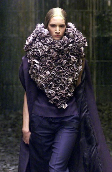 Коллекция от британского дизайнера Alexander McQueen. Фоторепортаж