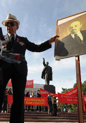 Ленин умер от сифилиса, который подцепил от парижской проститутки