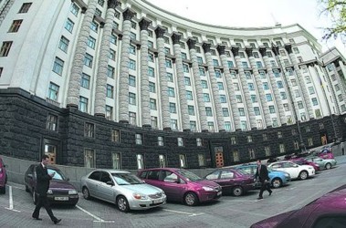 Госчиновники должны пользоваться отечественным транспортом – законопроект оппозиции