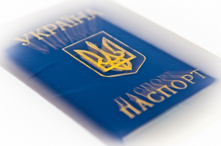 Янукович ветировал закон о биометрических паспортах