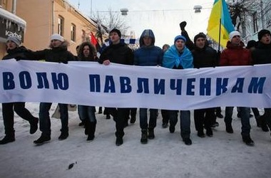 Полторы тысячи футбольных фанов пришли под суд поддержать Павличенко